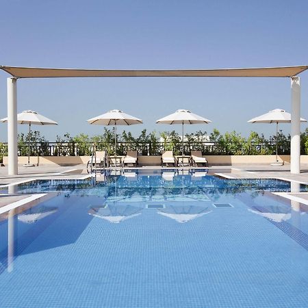 Moevenpick Hotel Apartments Al Mamzar Дубай Екстер'єр фото The swimming pool at the hotel