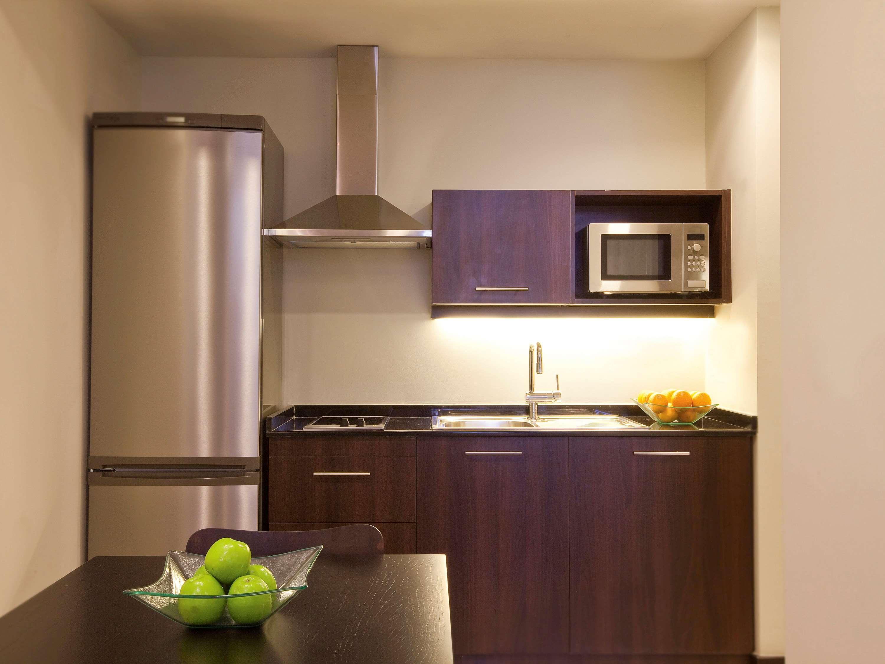 Moevenpick Hotel Apartments Al Mamzar Дубай Екстер'єр фото A modern kitchen