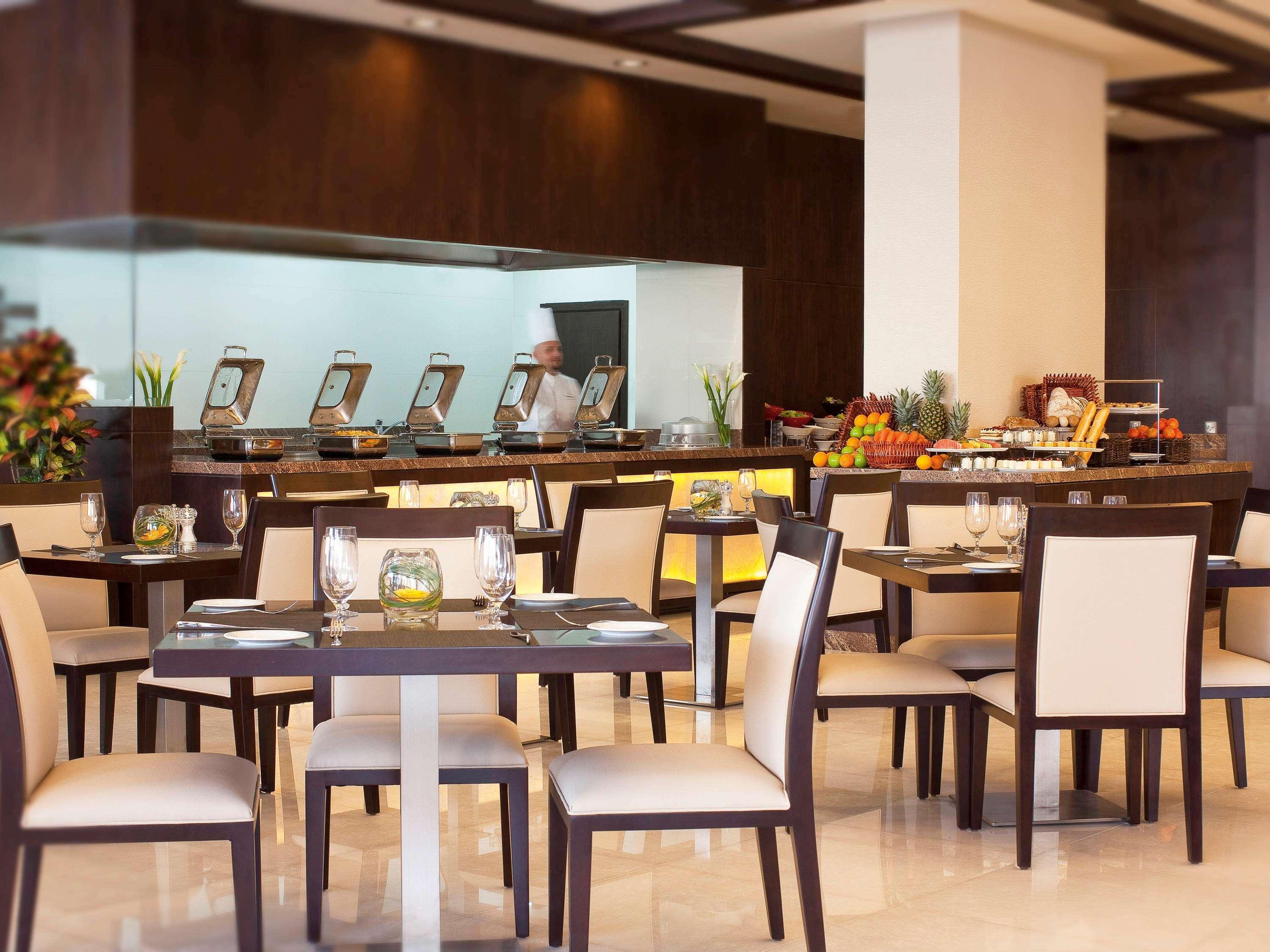 Moevenpick Hotel Apartments Al Mamzar Дубай Екстер'єр фото The restaurant