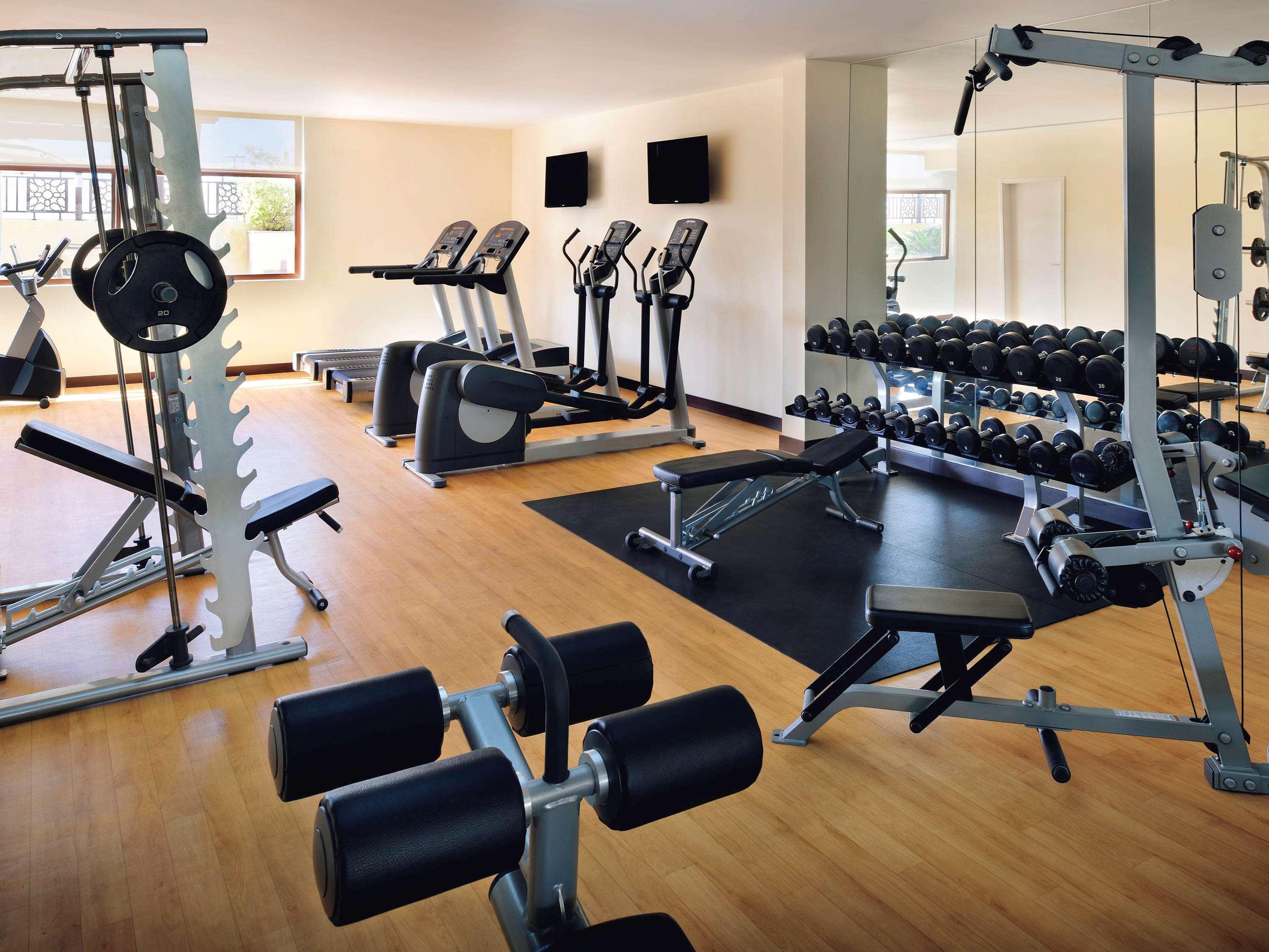Moevenpick Hotel Apartments Al Mamzar Дубай Екстер'єр фото A typical gym