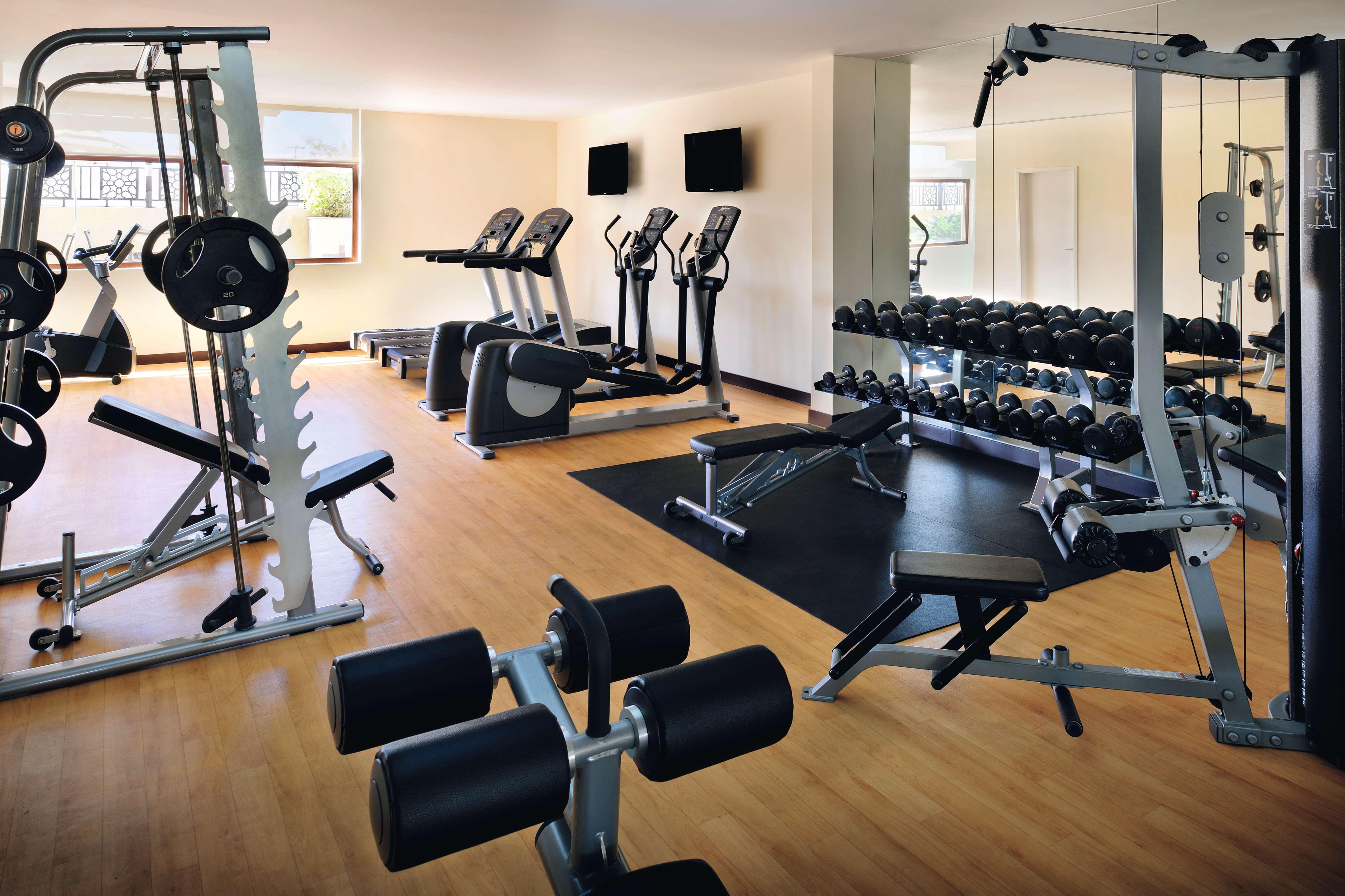 Moevenpick Hotel Apartments Al Mamzar Дубай Екстер'єр фото A typical gym