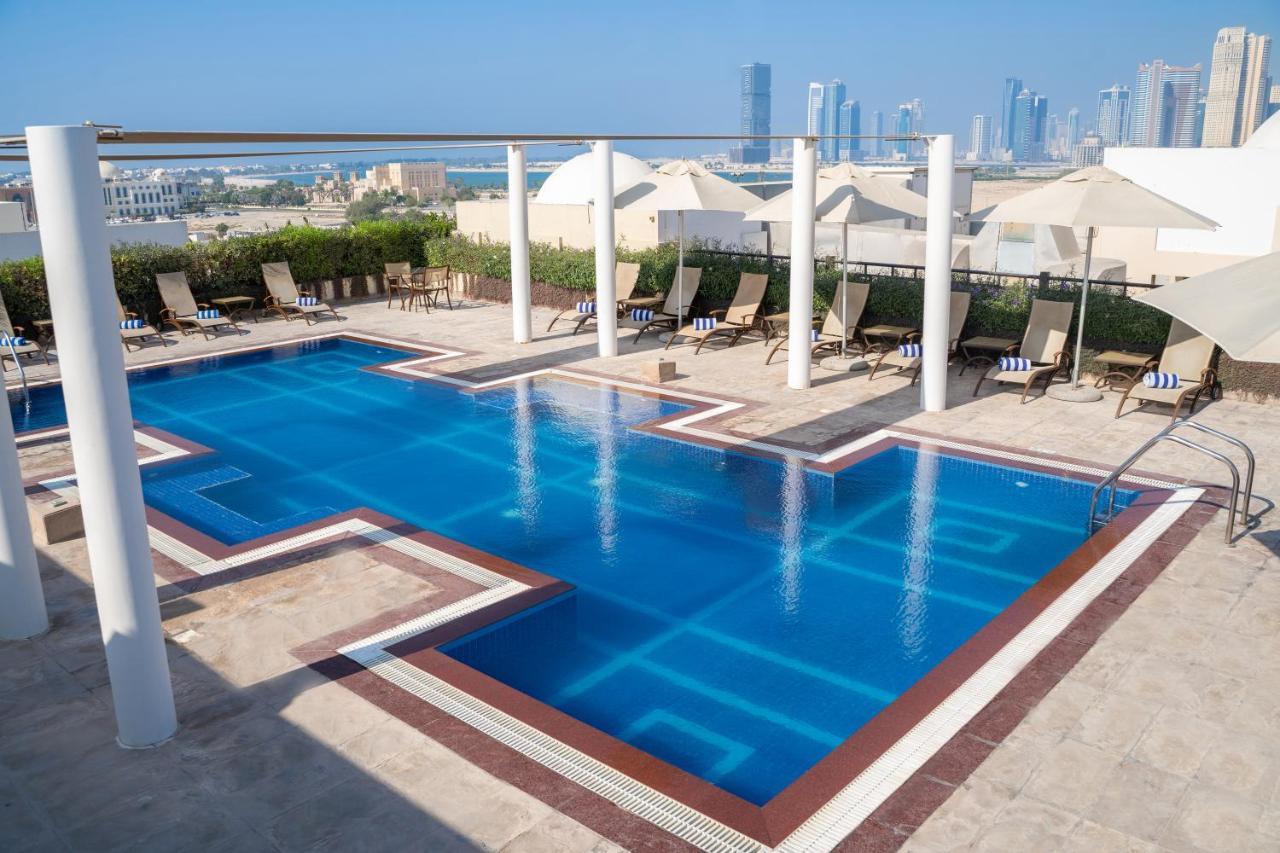 Moevenpick Hotel Apartments Al Mamzar Дубай Екстер'єр фото Pool at the hotel